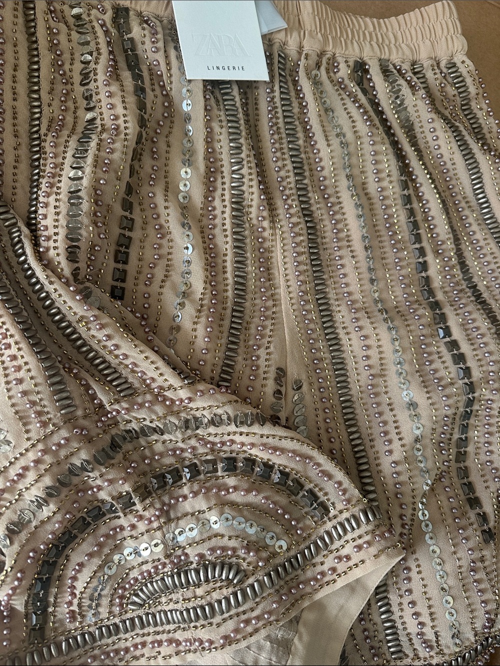 BEADED SEQUIN SHORTS BEIGE 6895/916/710
Zara Tan Embellished Sequin Bermuda - Picture 13 of 13